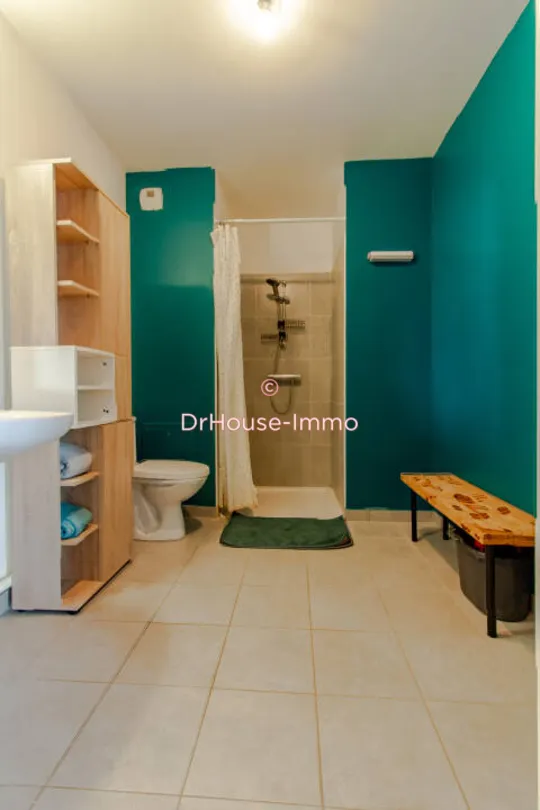 Bathrooms - 2-Bedroom Apartment with Balcony in Mureaux