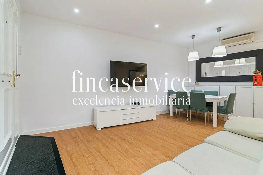 Elutuba - Flat with Two Accesses in Sants, Barcelona