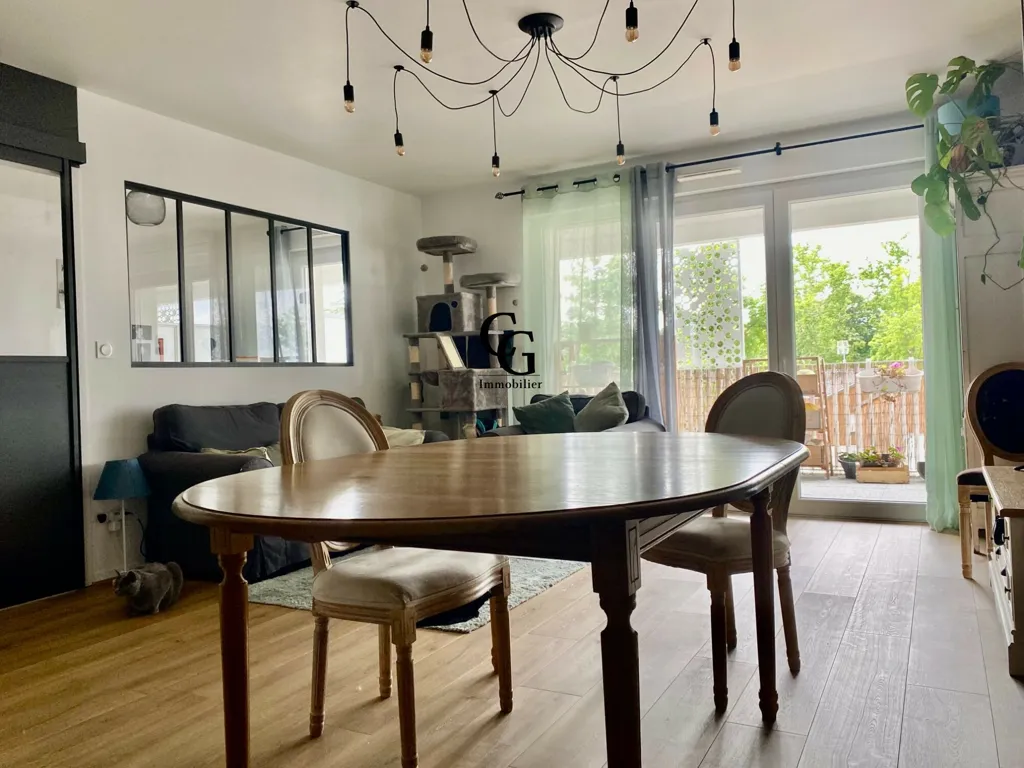 Salle à manger - Appartement Récent avec Balcon à Vertou