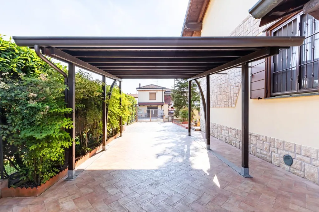 Terrass - Villa with Solar Panels in Settala