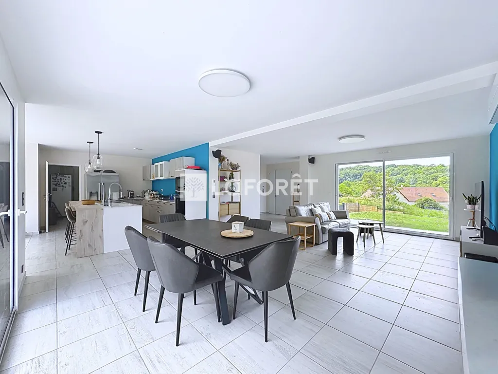 Salle à manger - Maison avec vue dégagée et terrasse à Vernon