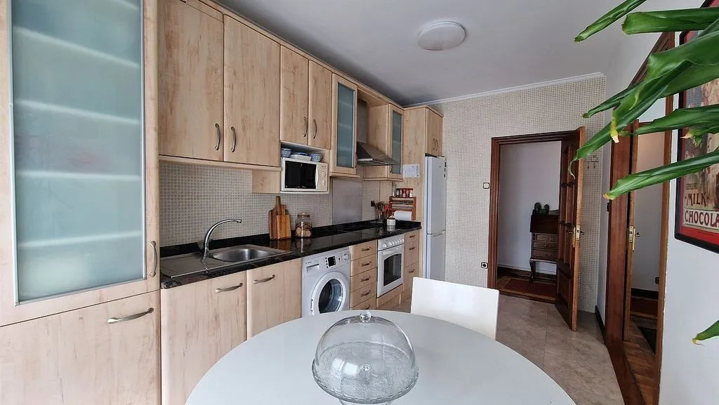 Cuisine - Open-Plan Flat with Garage in Torrelavega