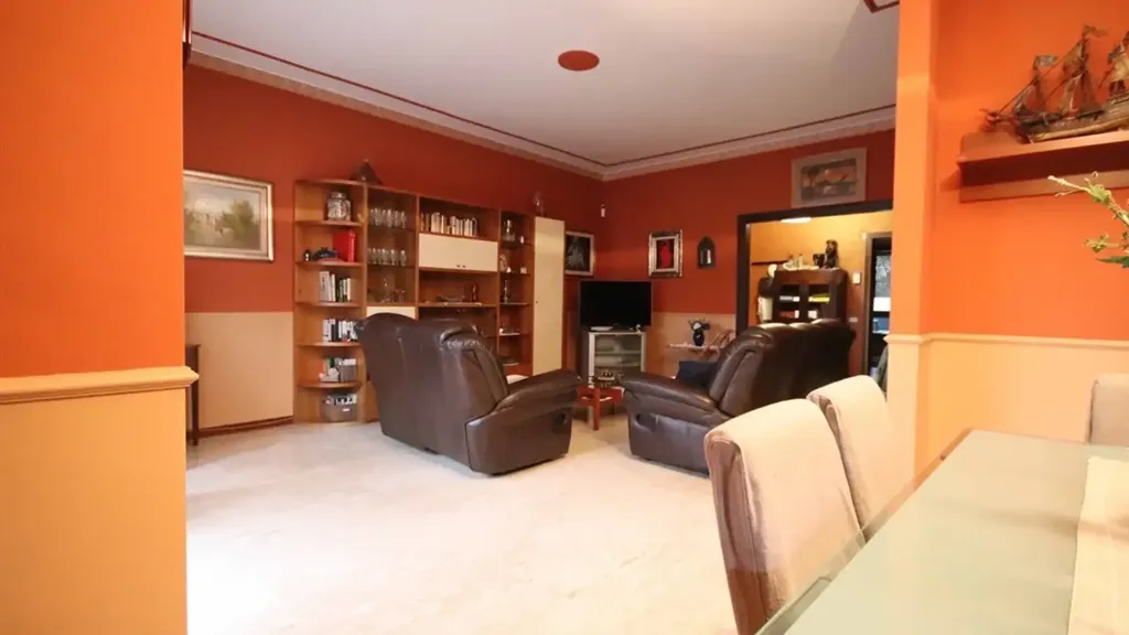 Dining Room - Four-Bedroom Apartment with Balcony in Monza