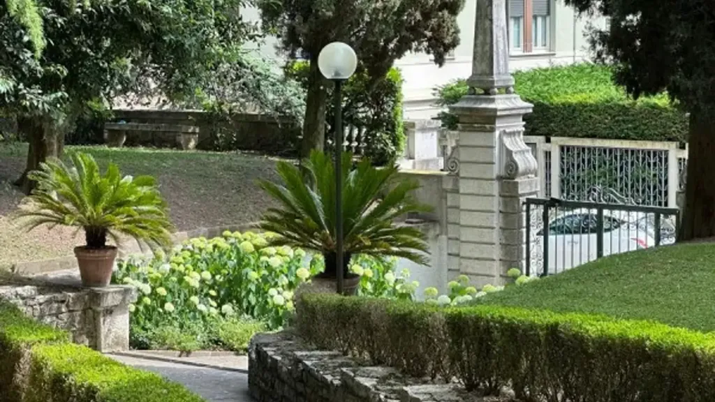 Aed - Spacious Trilocale in Historic Park, Brescia