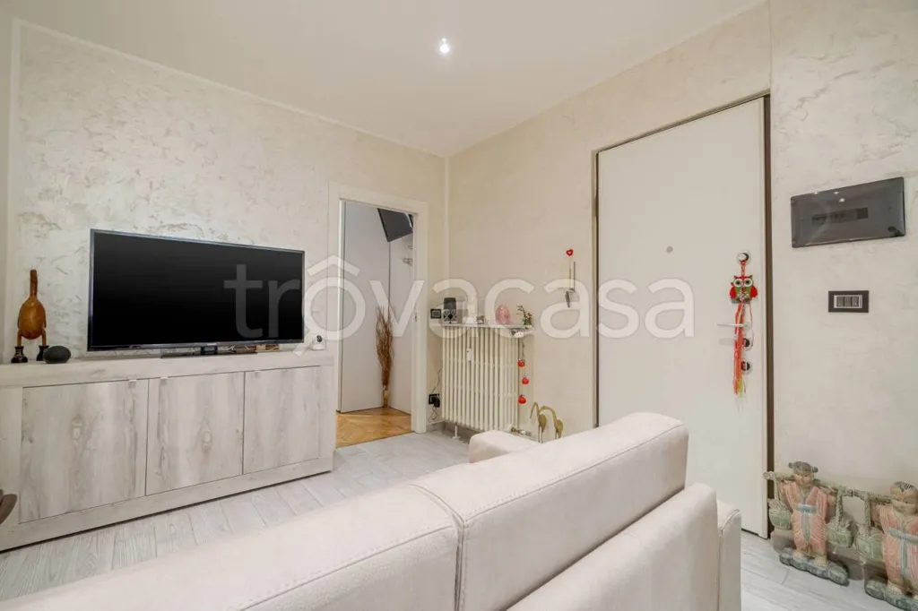 Elutuba - Rusticated Flat with Balcony in Torino