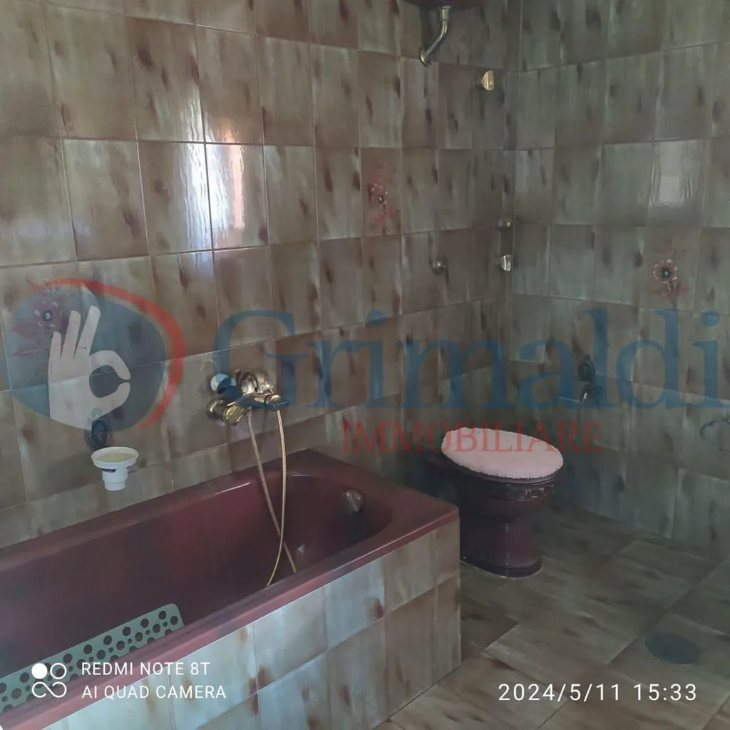 Salles de bain - Villa with Garden in Montefredane