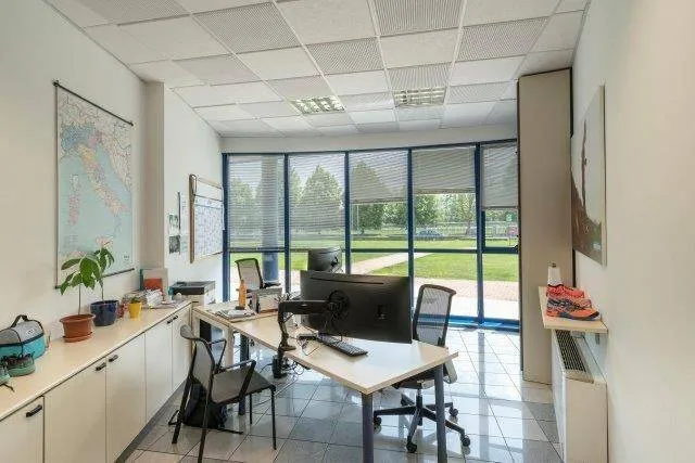 Bureau - Industrial Building with Showroom in Cuneo