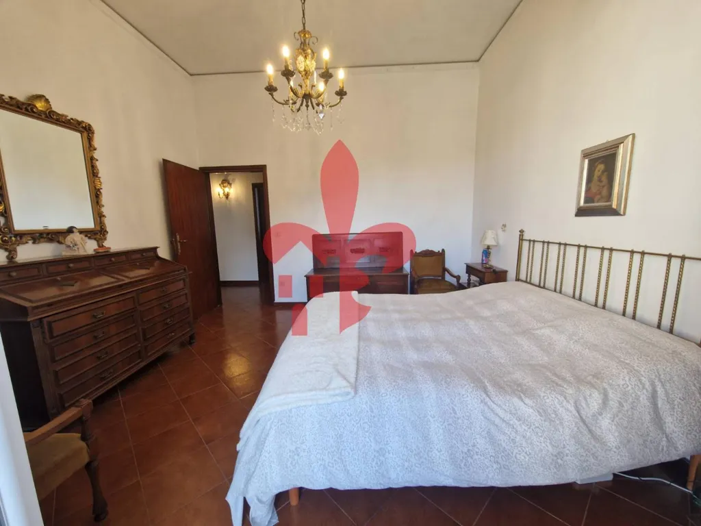 Chambres - 5-Room Apartment with Balcony in Florence