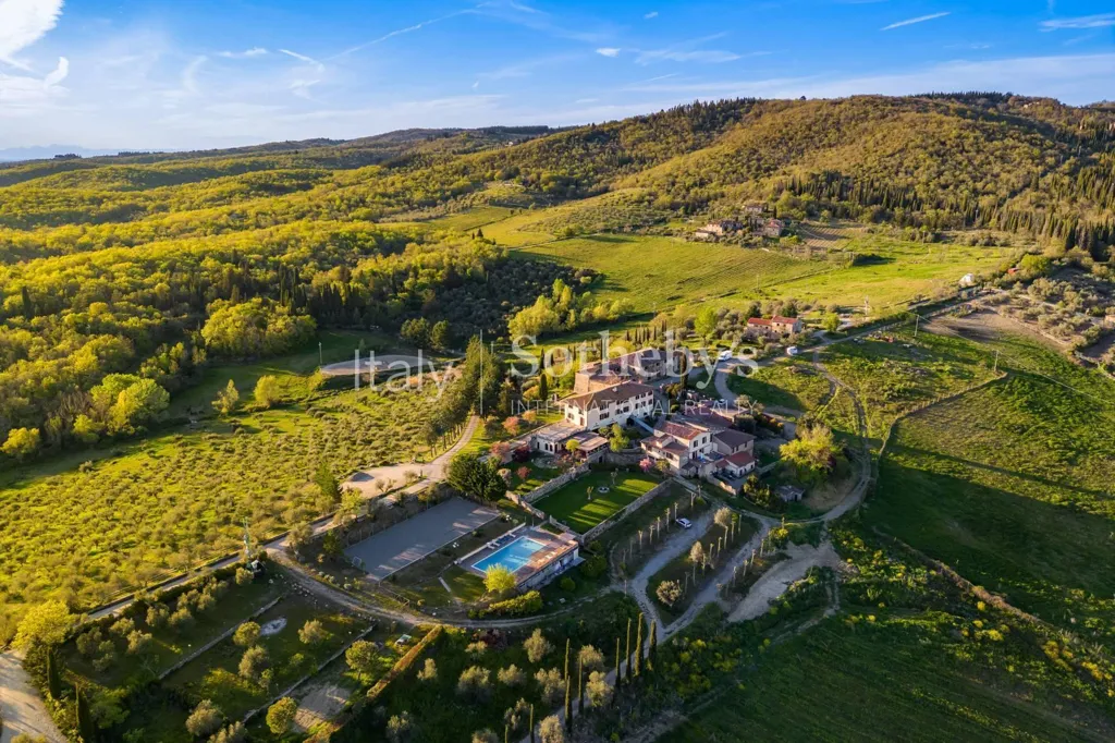 Vue aérienne - Historic Estate with Vineyards in Chianti