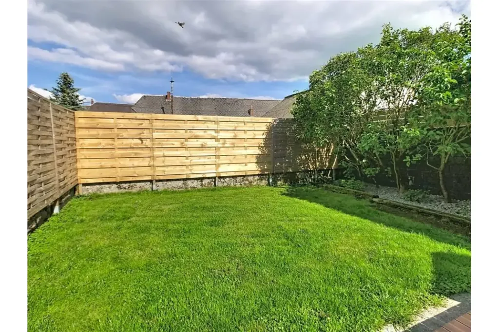 Jardin - Maison Rénovée avec Terrasse Sud à Baileux