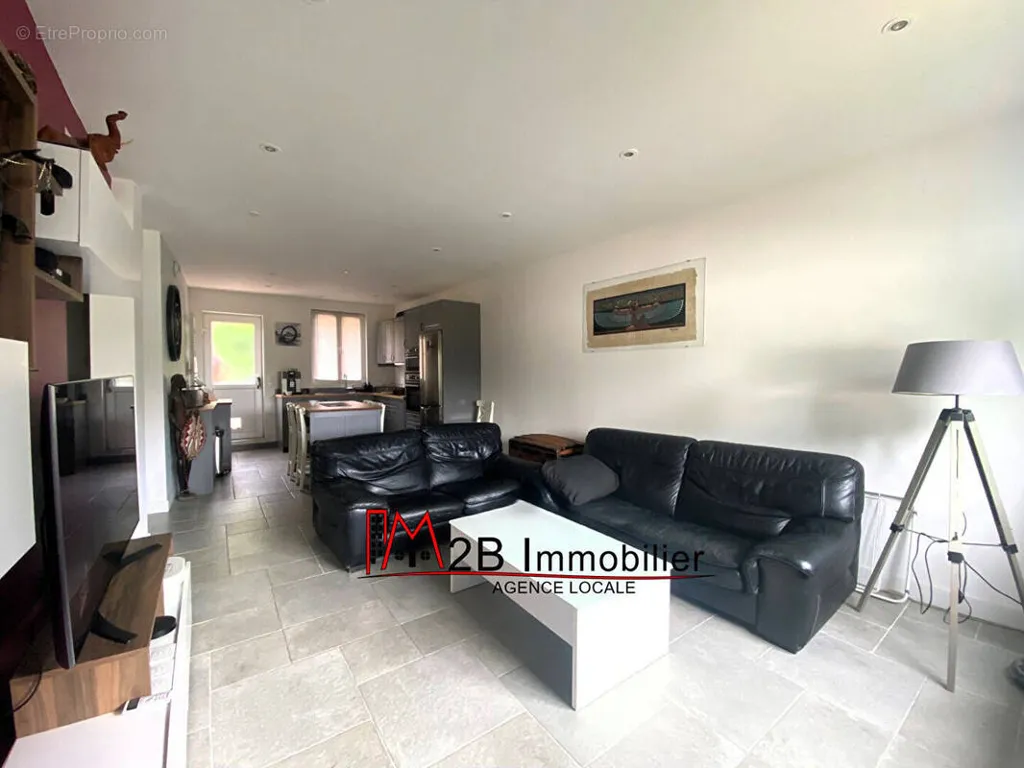 Soggiorno - Renovated 3-Bed Flat with Terraces in Marne District