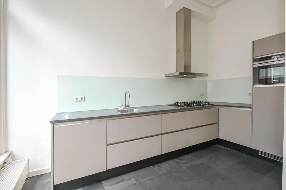 Cuisine - Classic Penthouse with Balcony in Den Haag