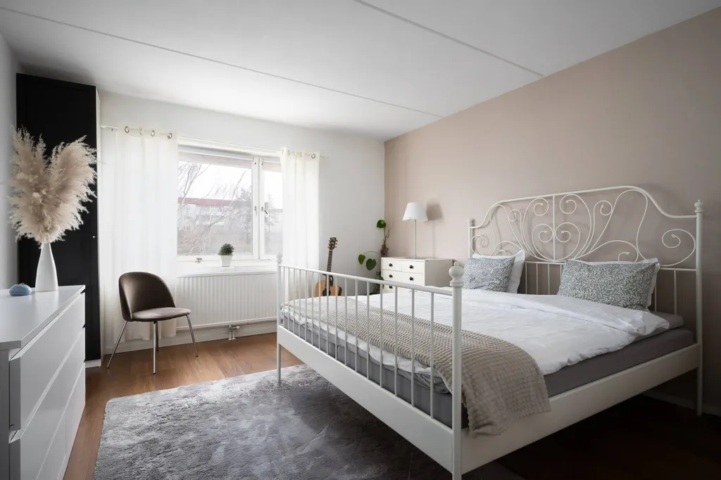 Magamistoad - 3-Bedroom Flat with West-Facing Balcony in Haninge