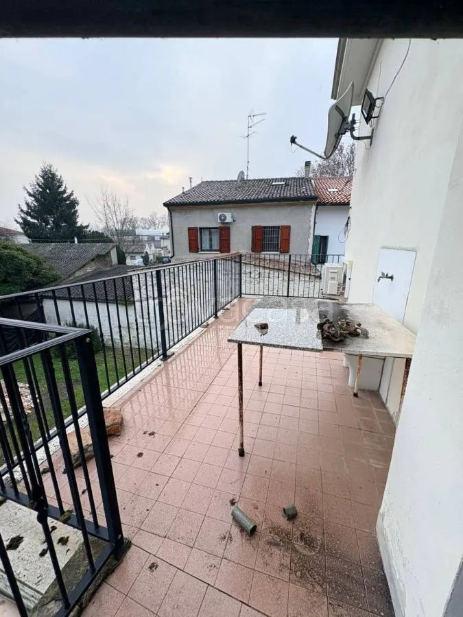 Balcony - Completely Refined Bifamiliar in Central Ferrara