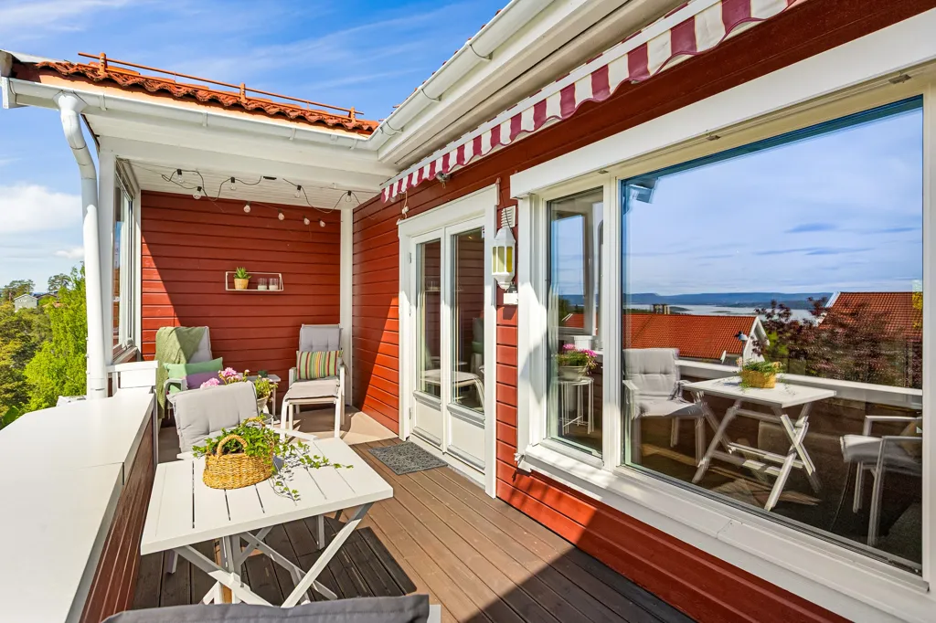 Terrace - Spacious Terraced House with Terrace in Quiet Area