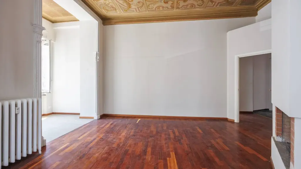 Living Room - Liberty Style Apartment with Bow Window in Turin