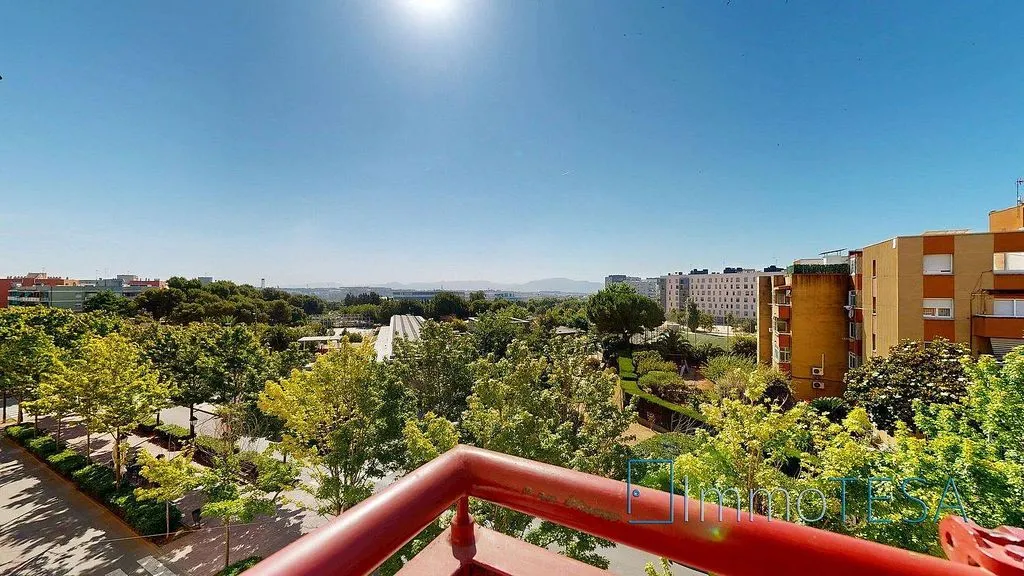Balcon - Apartment with Balcony in Parc d’Europa