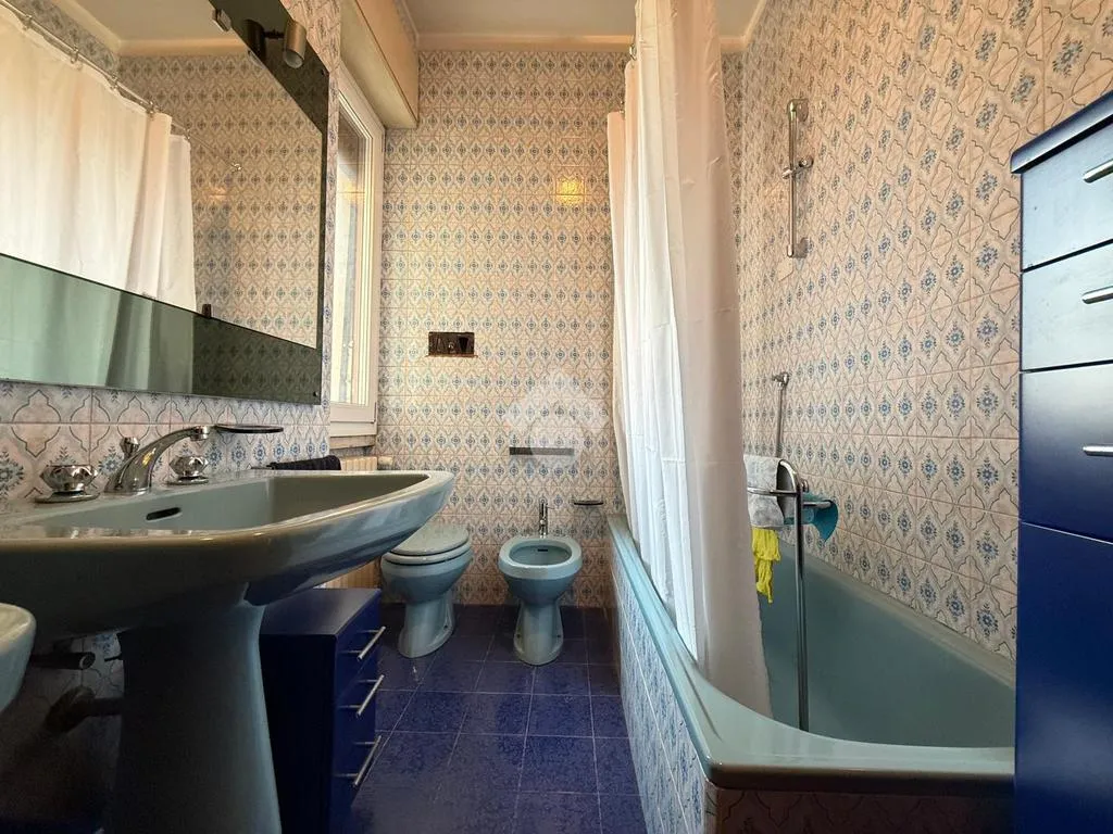 Salles de bain - Apartment with Balcony and Garden in Brescia