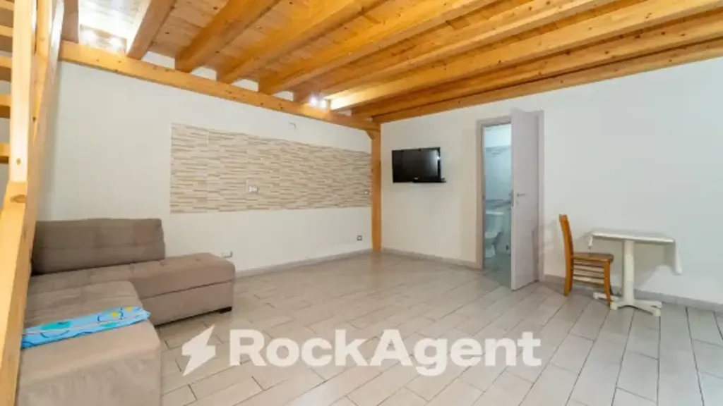 Elutuba - Independent Studio with Historic View in Catania