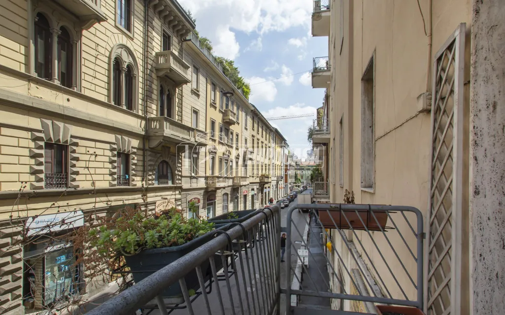 Balcon - Rustic-Style Flat with Balcony in Milan