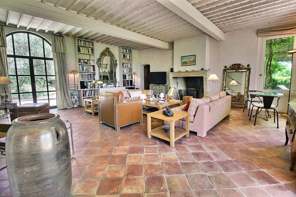 Elutuba - Provençal Bastide with Pool near Aix-en-Provence