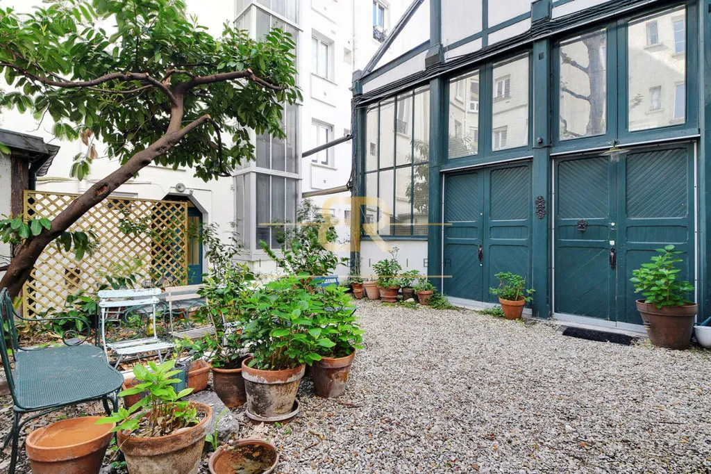Aed - Charming 2-3 Bed Flat with East-West View in Paris