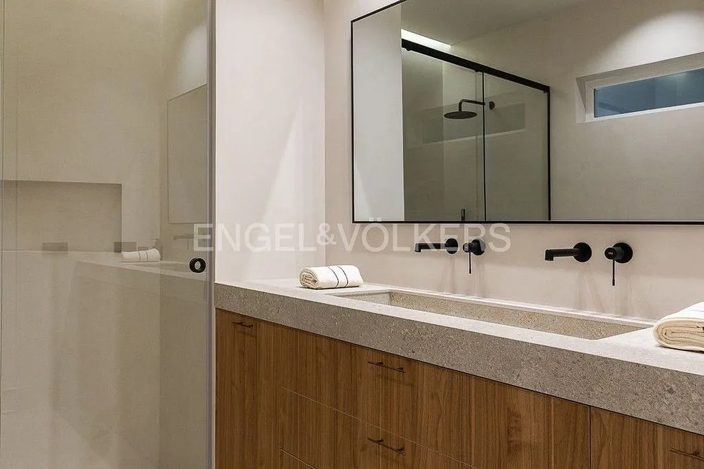 Vannitoad - Renovated Penthouse with Terraza in La Seu