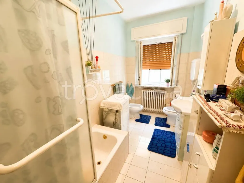 Salles de bain - Apartment with Balcony in Monte Marenzo