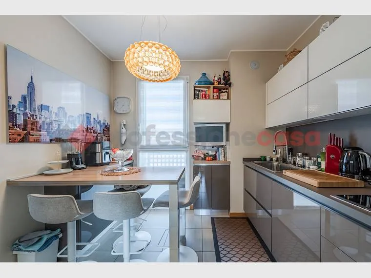 Cucina - Modern 3-Bedroom Apartment in Buccinasco