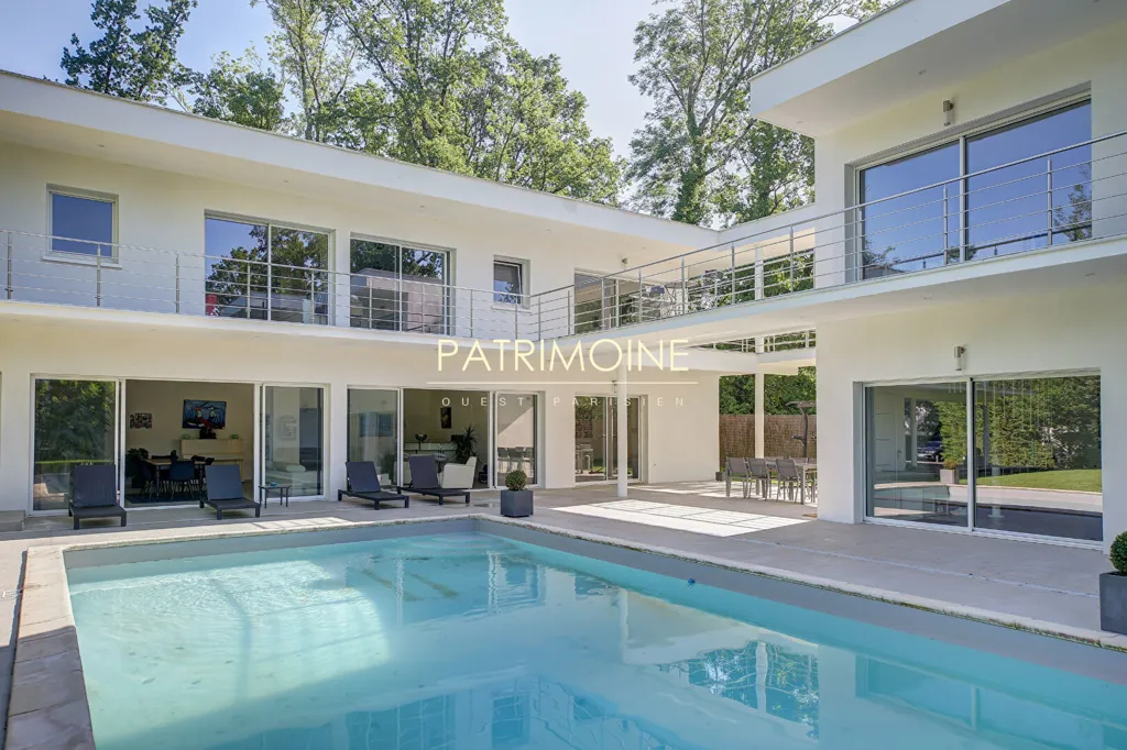 Piscina - Architectural House with Pool in Feucherolles