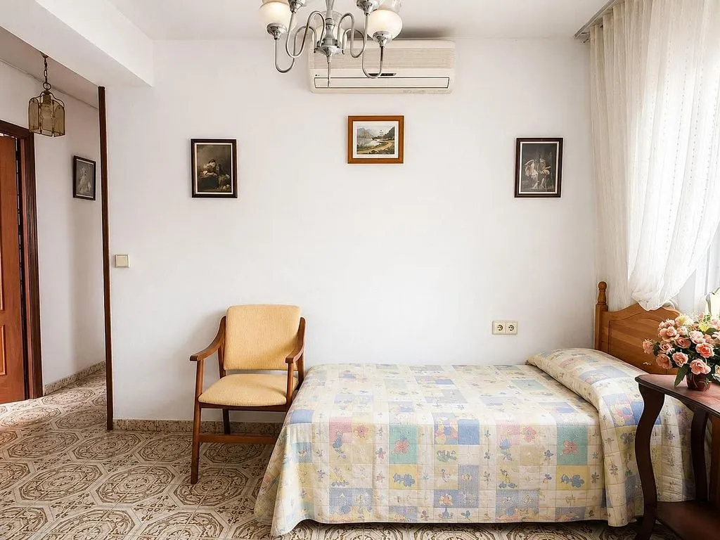 Chambres - Apartment with Balcony in South Sector