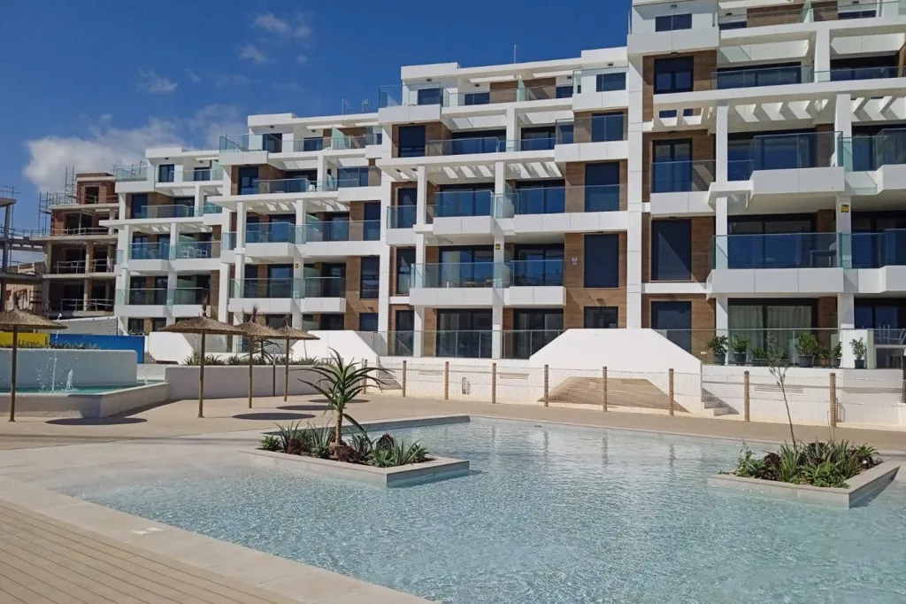 Bassein - Seafront Apartment with Pool in Denia