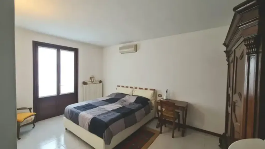 Magamistoad - Villa with Garden and Terrace in Curtatone