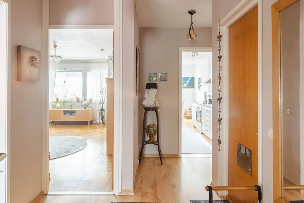 Esik - Apartment with Balcony and Forest View in Eskilstuna