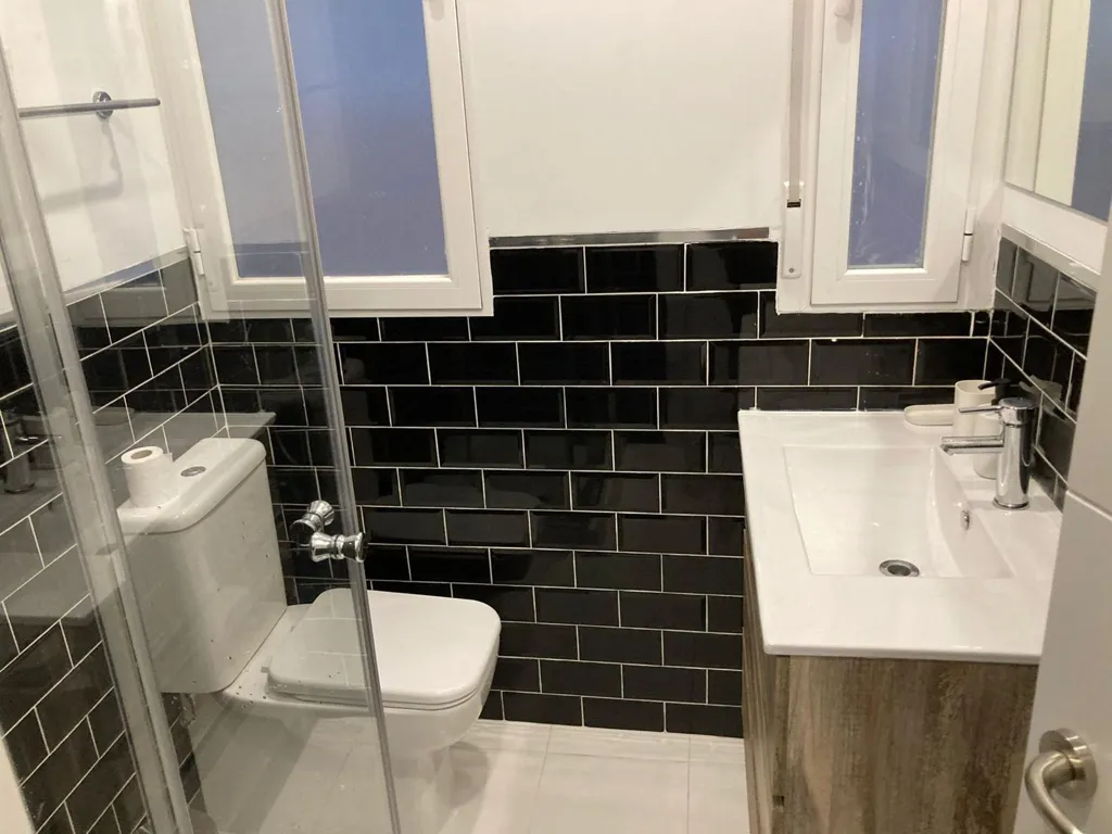 Salles de bain - Refurbished Flat with Lift in Vallehermoso, Madrid