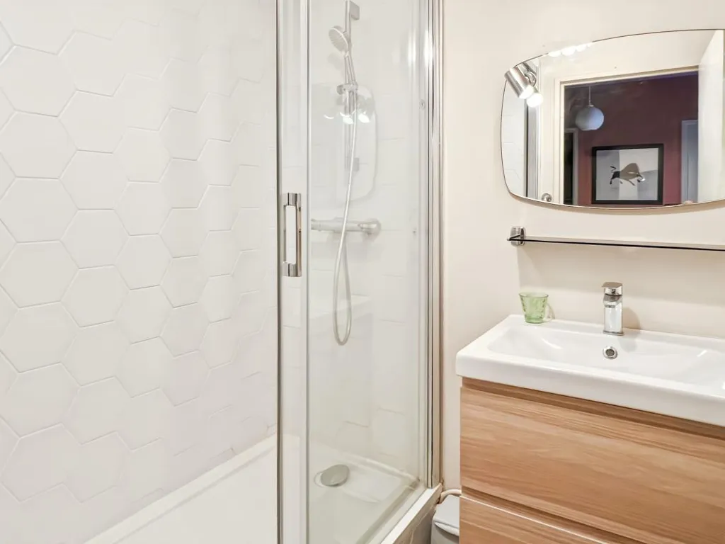 Bathrooms - Family Flat with Balcony in The Chesnay