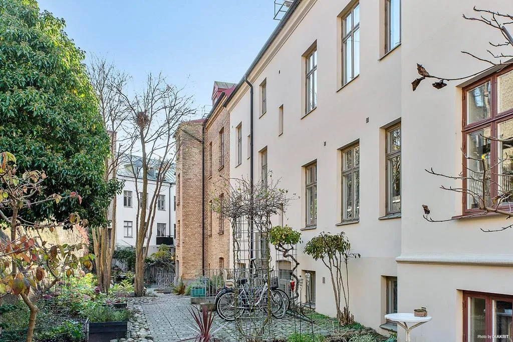 Aed - Charming Four-Room Apartment with Garden in Central Helsingborg