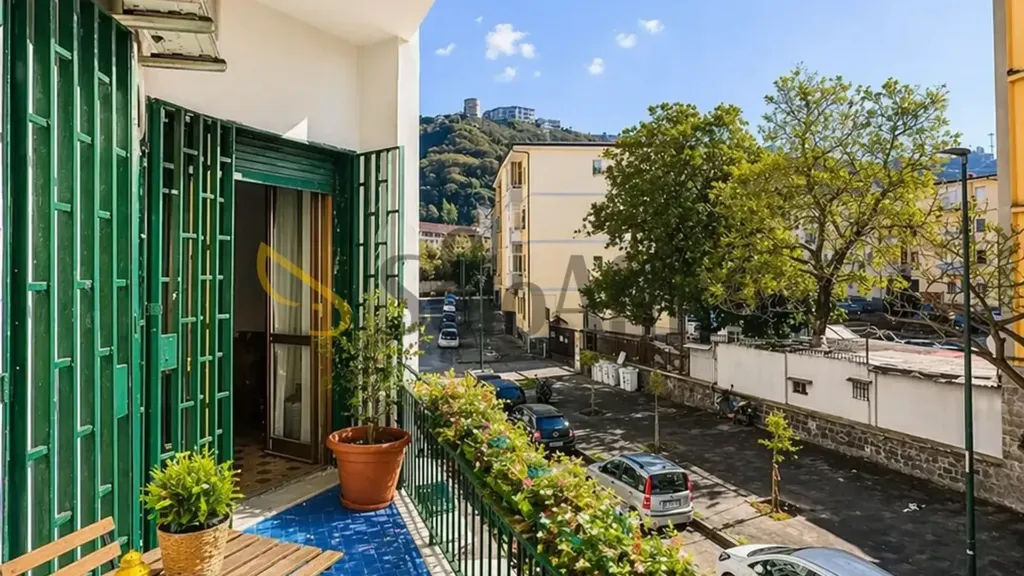 Rõdu - Armed Trilocale with Balcony in Naples