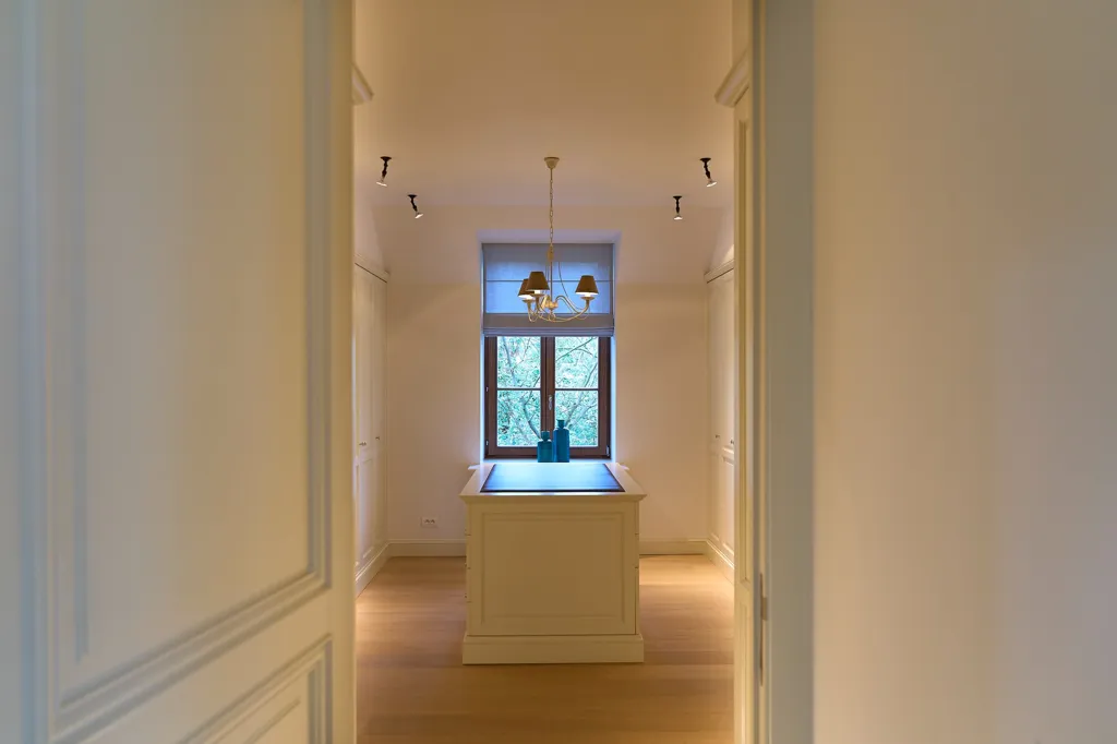 Esik - French Manor with Pool in Schoten