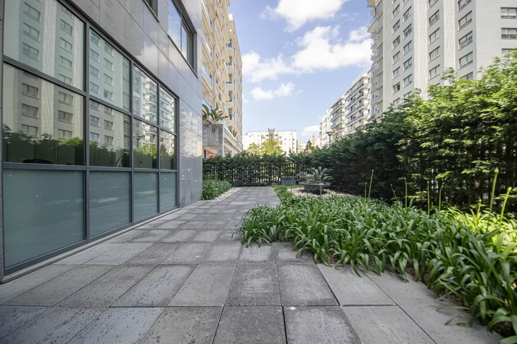 Jardin - 4 Bedroom Apartment with Pool in Alvalade, Lisbon