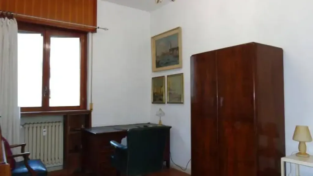 Bureau - Apartment with Garden Views in Pisa Centre