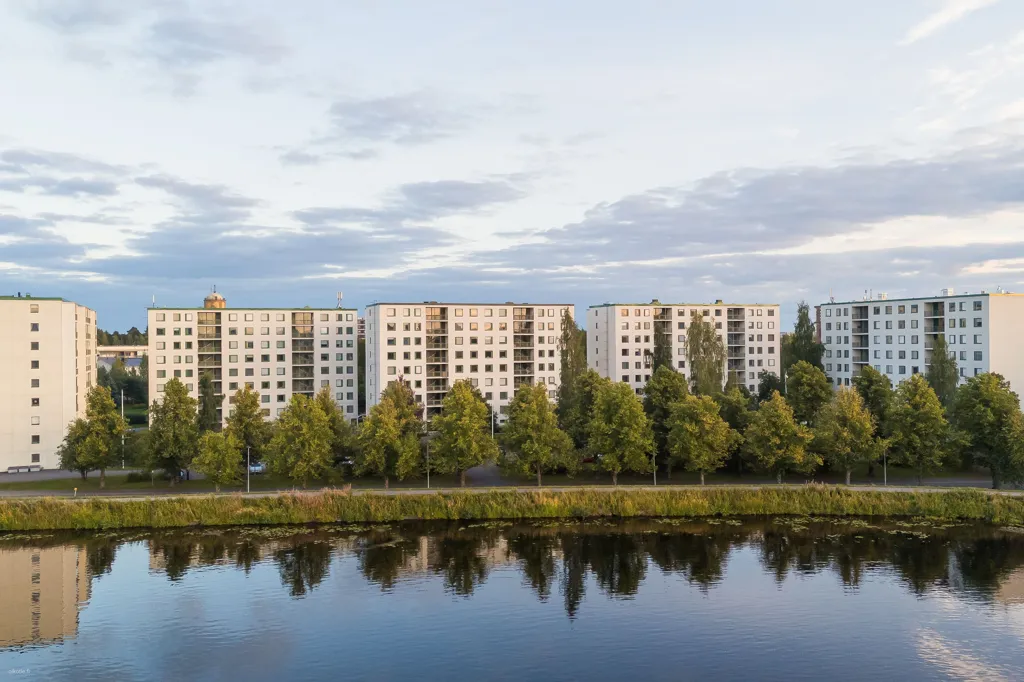 Luftaufnahme - Fully Renovated Apartment with River Views in Oulu