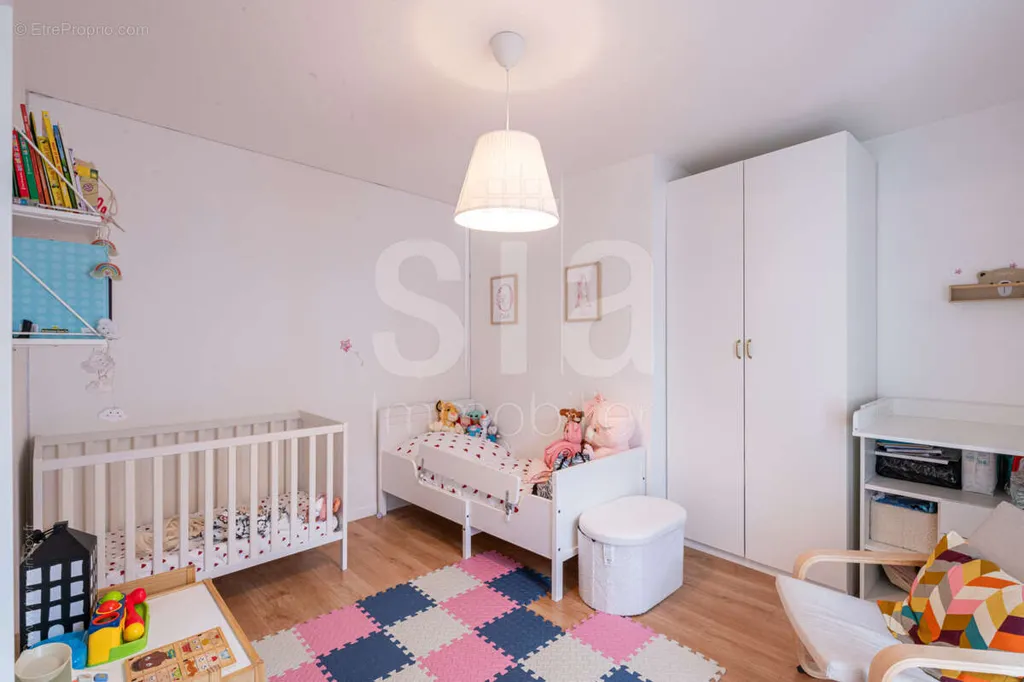 Magamistoad - 3-Bed Flat with Parking in Lilas