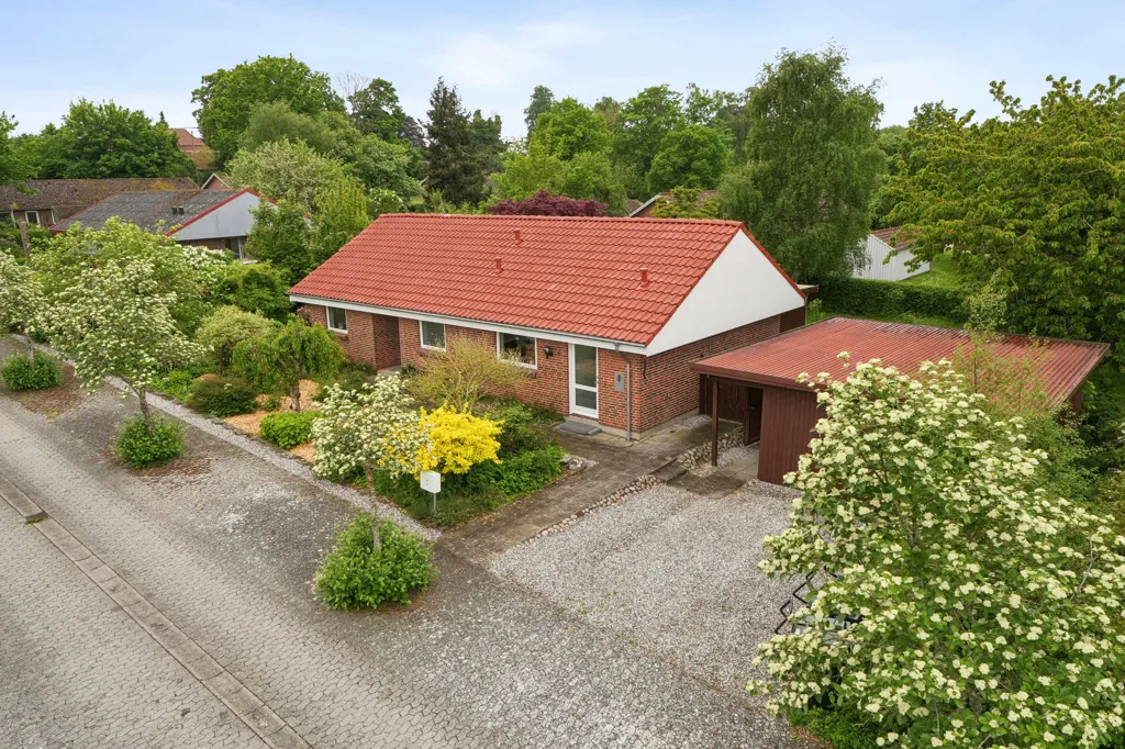 Õhuvaade - 1-Storey Villa with Garden in Humble