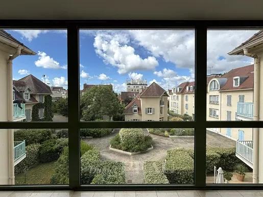 Balcony - 4-Bed Apartment with Garden in Saint-Germain-en-Laye