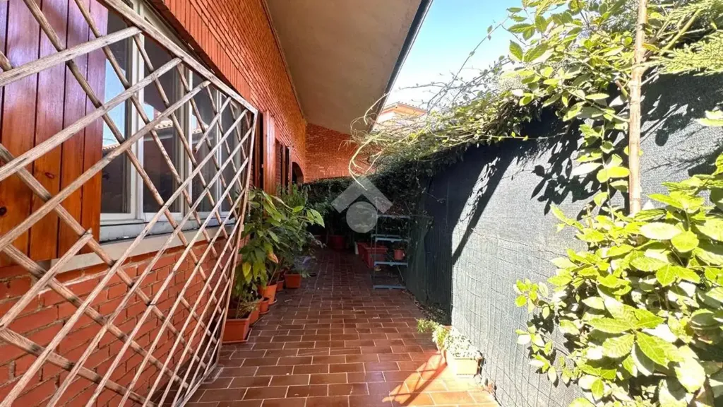 Jardin - First-Floor Apartment with Private Porch in Mozzo