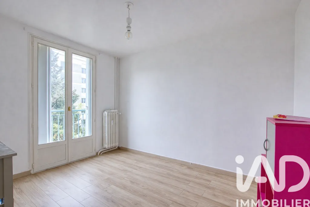 Magamistoad - 5-Piece Apartment with Balcony in Compiègne