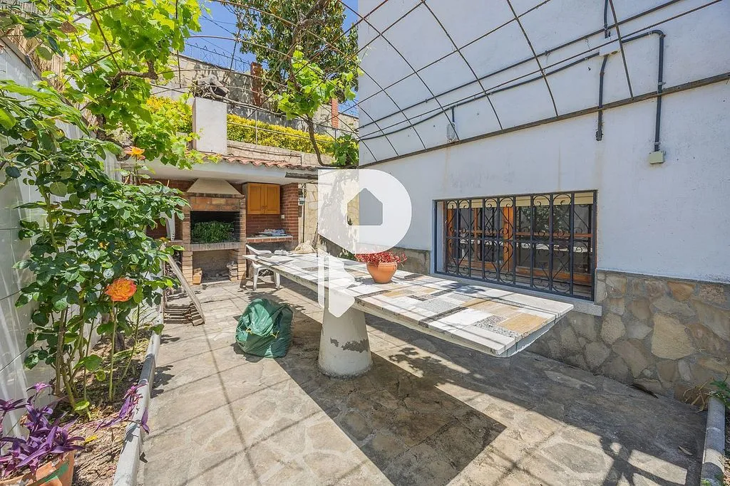 Terrace - Chalet with Pool and Terrace in Corbera de Llobregat