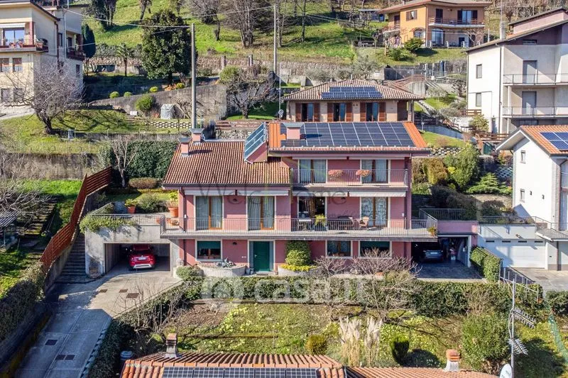 Õhuvaade - Contemporary Villa with Lake View in Alserio