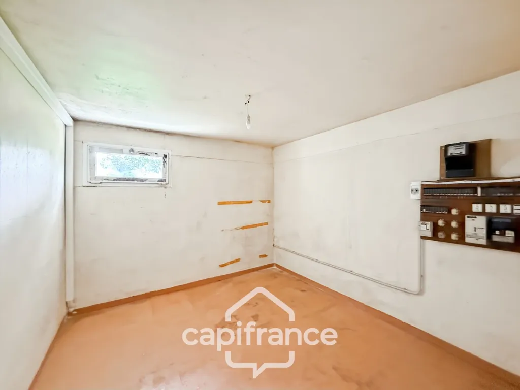 Garage - Maison Familiale avec Grand Terrain Arboré à Guern